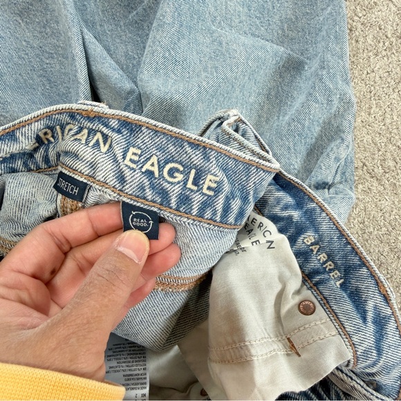 American Eagle Women’s Barrel Jeans Mid Rise Stretch in Light Wash Size 2 - Picture 9 of 14